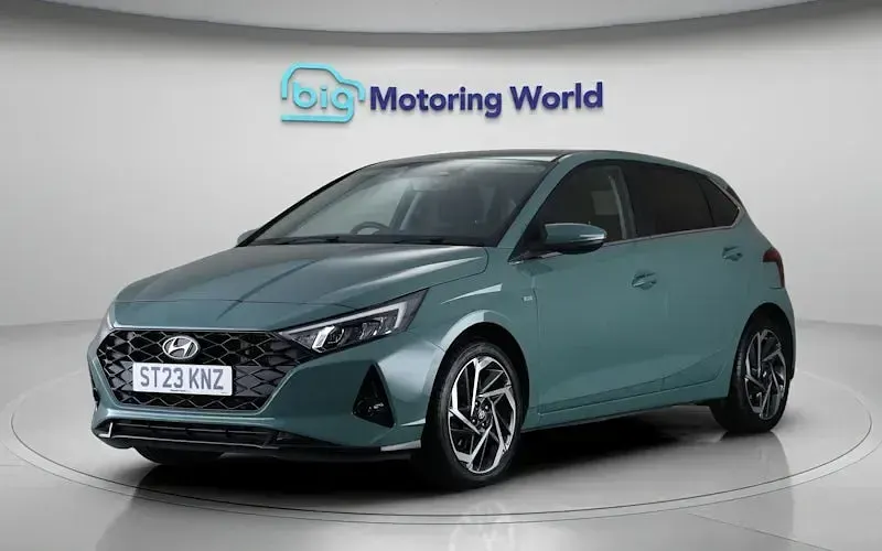 Used Hyundai i20 Premium 101 HP (74 kW) 2023 Green Hatchback