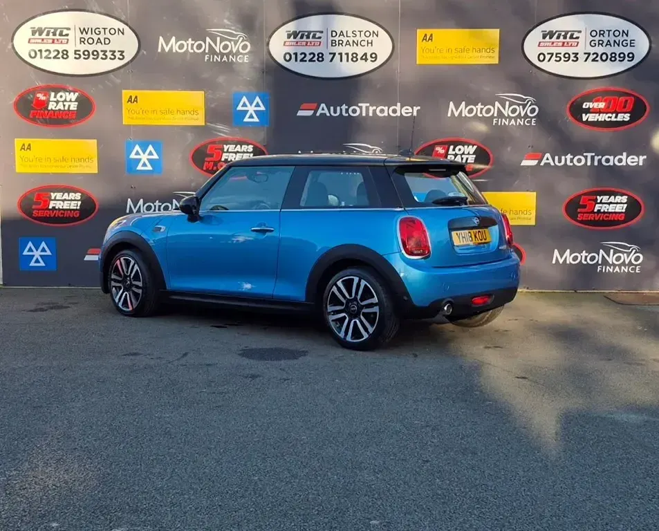 Usado Mini Cooper Hatch 136 HP (100 kW) 2018 Azul Citadino