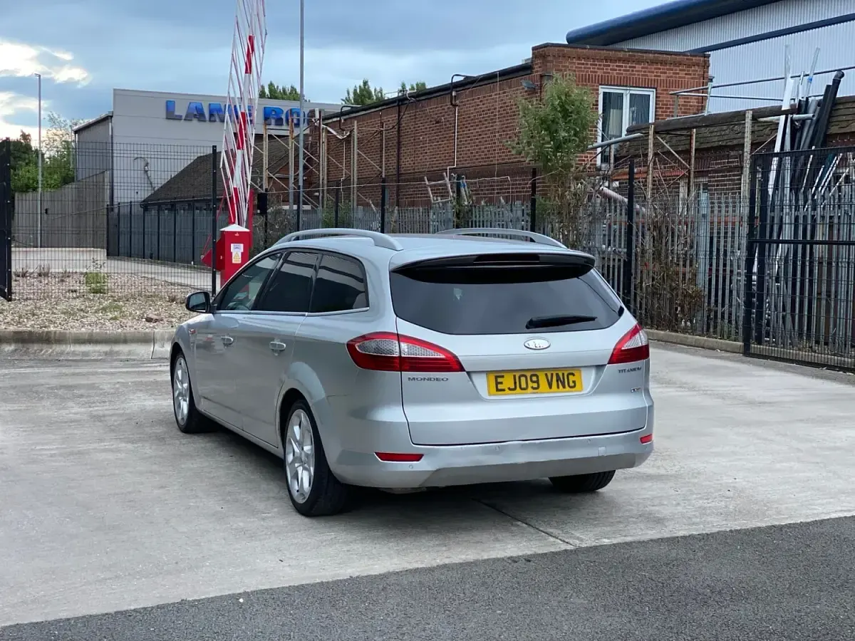 Used Ford Mondeo Titanium 123 HP (90 kW) 2009 Silver Estate