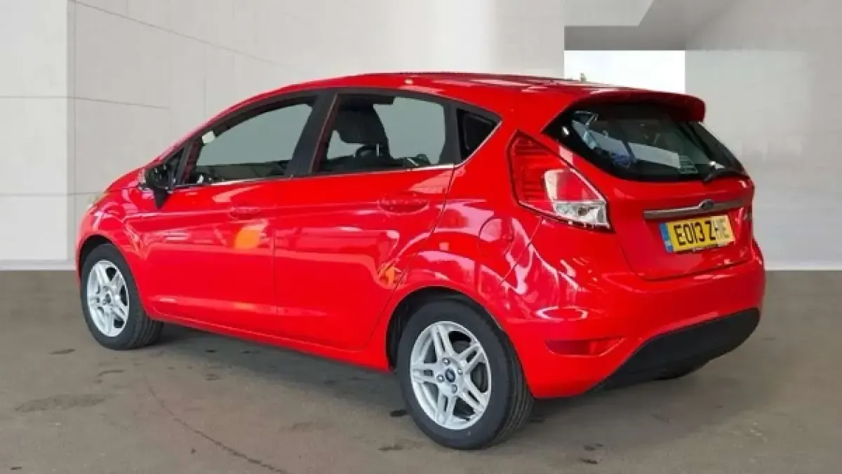 Used Ford Fiesta Zetec 82 HP (60 kW) 2013 Red Hatchback