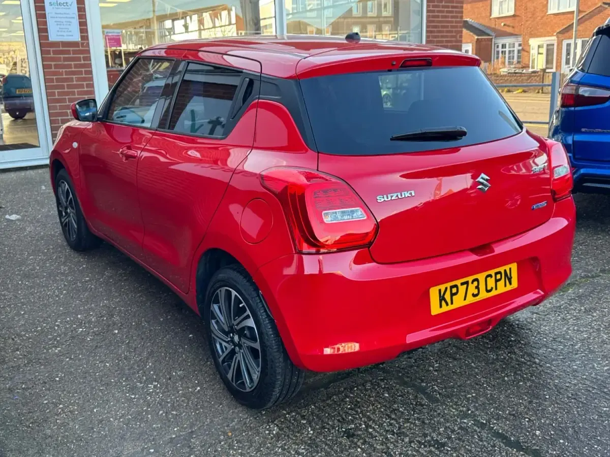 Używany Suzuki Swift SZ-L 83 KM (61 kW) 2023 Czerwony Hatchback