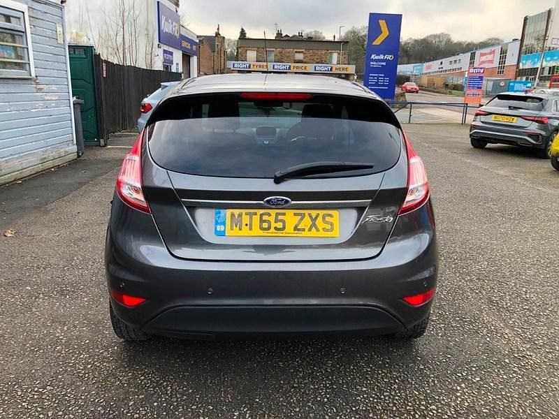Used Ford Fiesta Titanium 75 HP (55 kW) 2015 Grey Hatchback