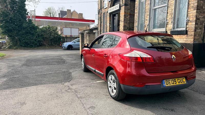 Used Renault Mégane III Expression 2009 Red Hatchback
