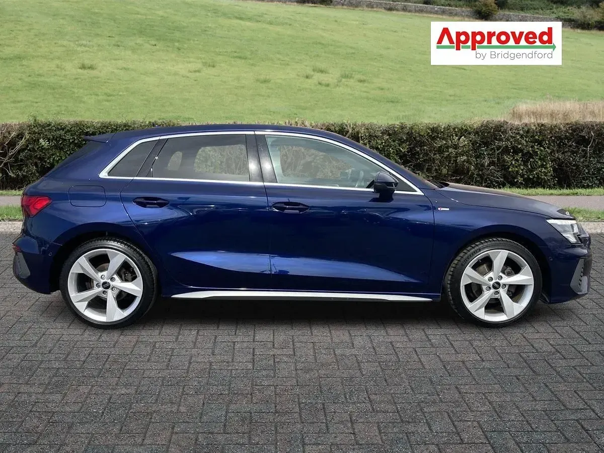 Usado Audi A3 S-Line 150 HP (110 kW) 2023 Azul Sedan