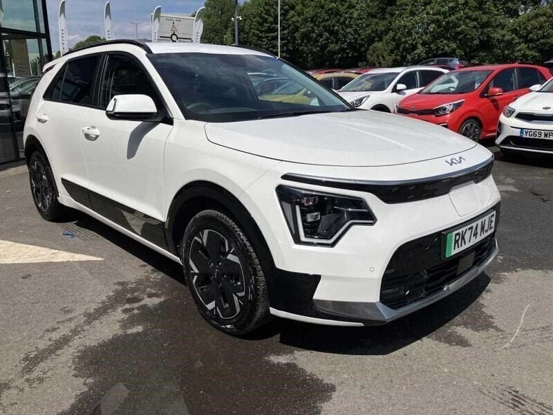 White pearl Used 2024 Kia e-Niro 3 SUV | £25,310 (Expensive) - Image 1/4