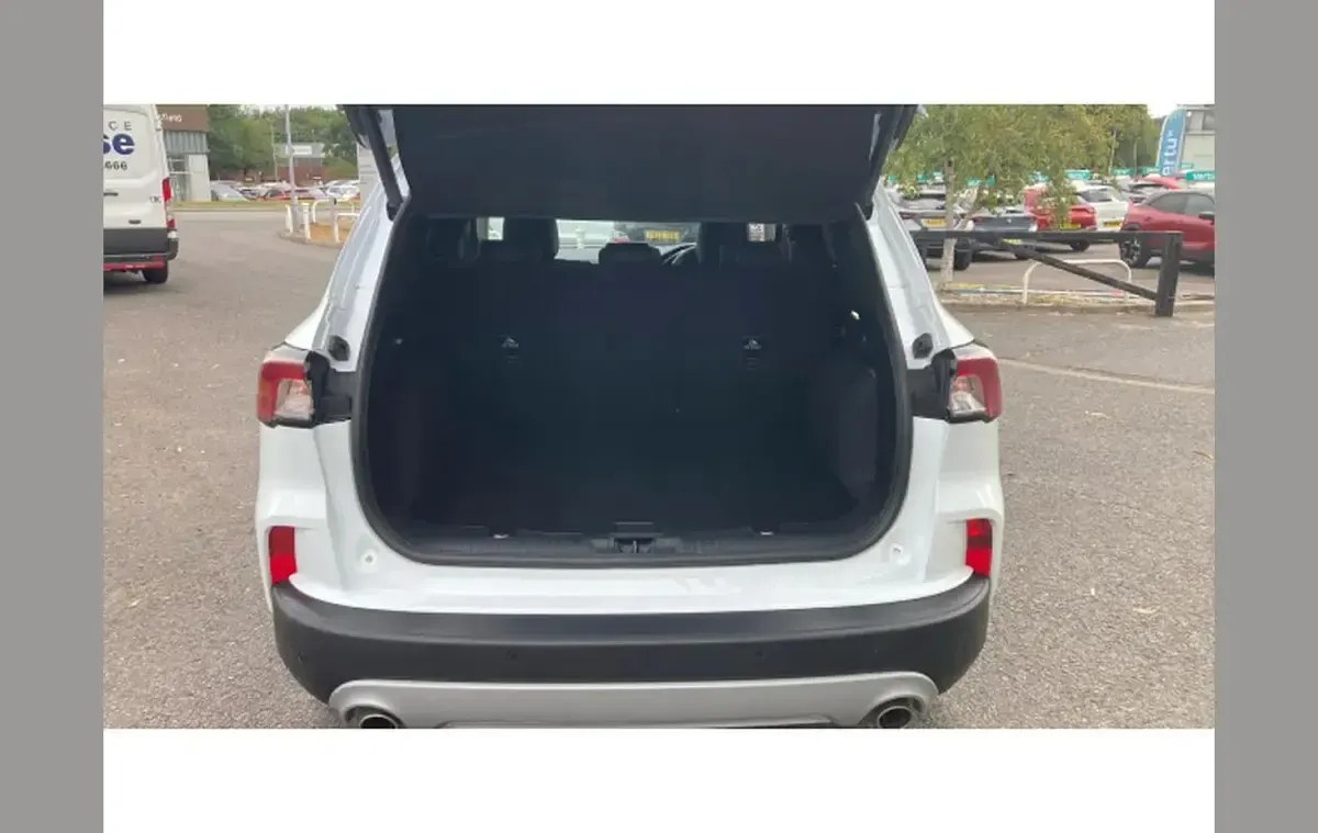 Used Ford Kuga Titanium 147 HP (108 kW) 2023 White SUV
