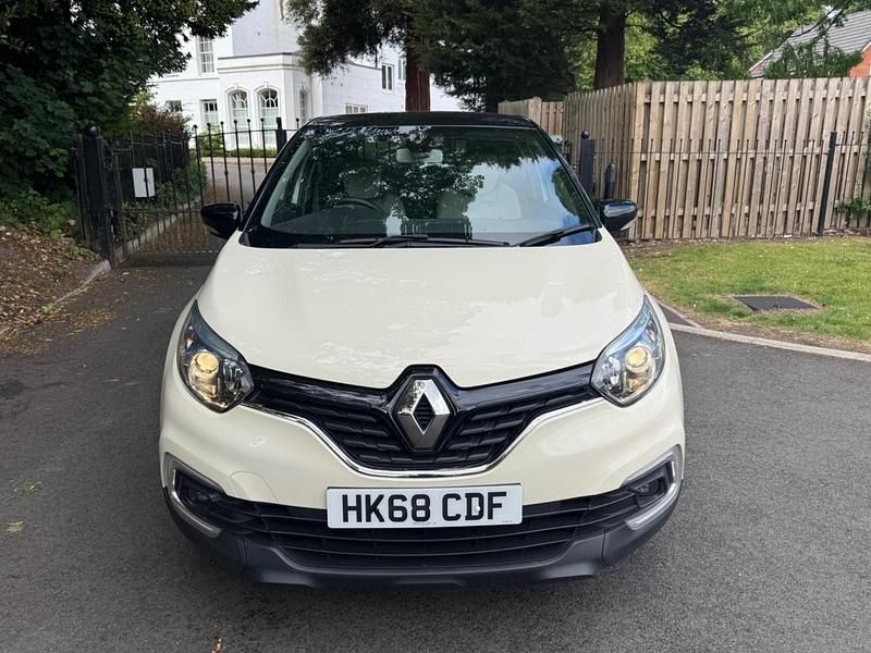 Used Renault Captur Iconic 90 HP (66 kW) 2019 Cream/black SUV