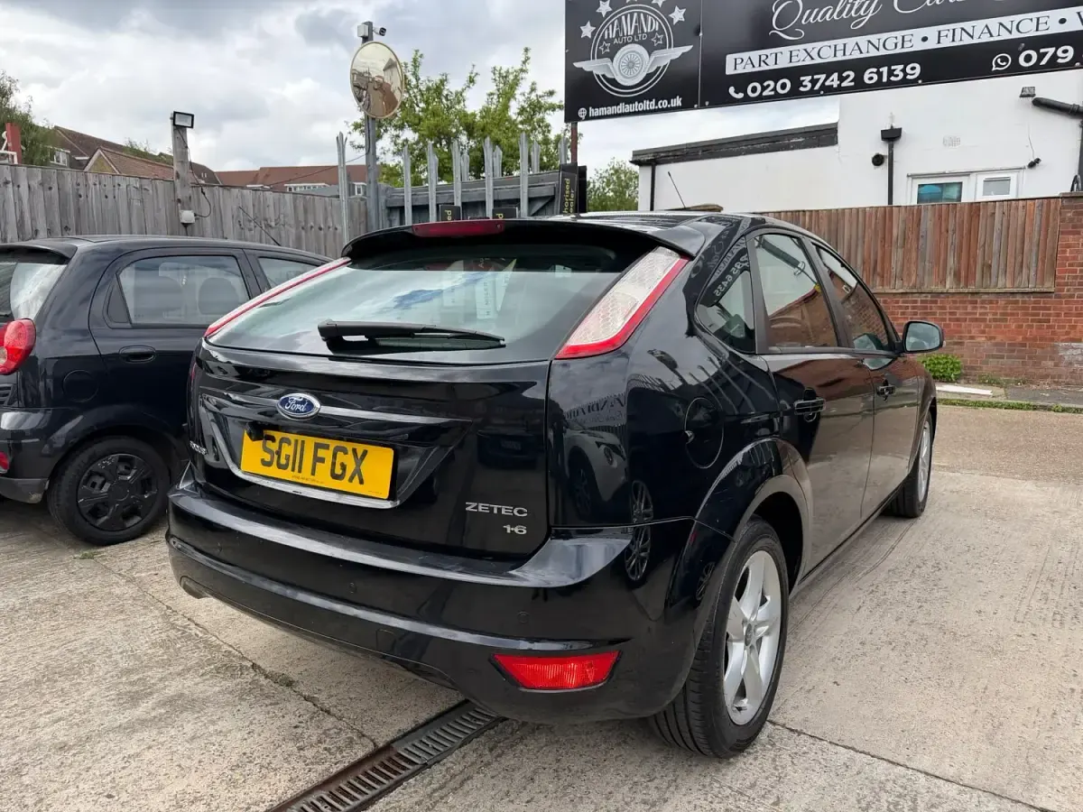 Używany Ford Focus Zetec 2011 Czarny Hatchback