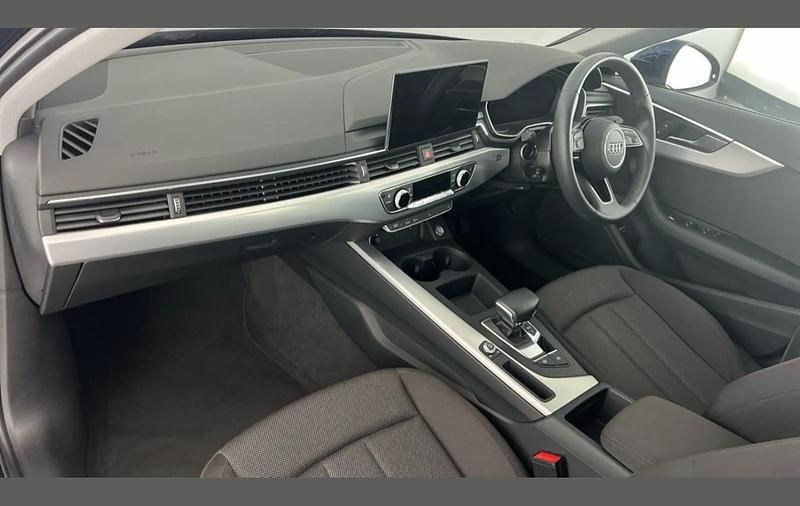 Used Audi A4 Comfort 150 HP (110 kW) 2023 Blue Sedan