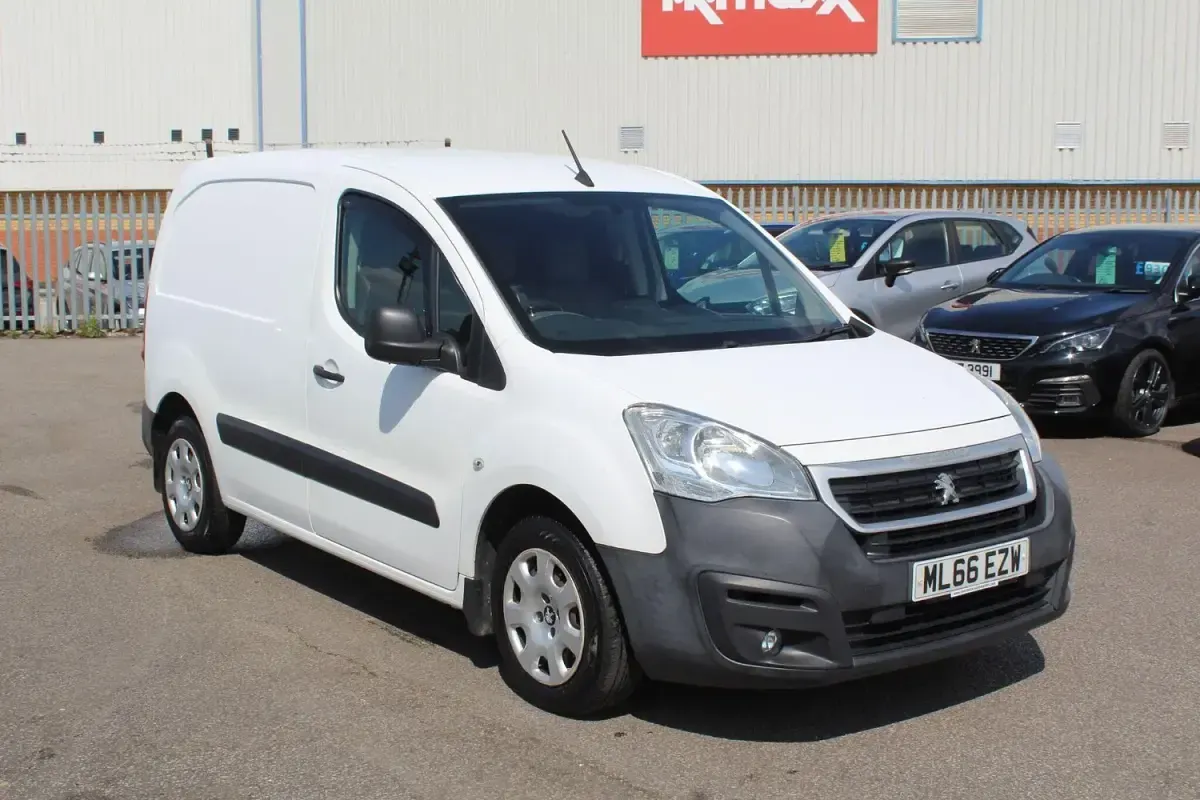 Used Peugeot Partner 100 HP (73 kW) 2016 White