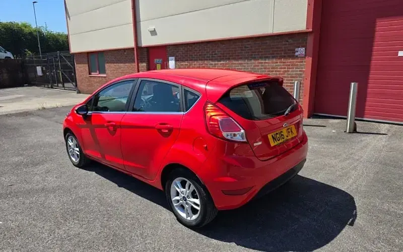 Used Ford Fiesta Zetec 101 HP (74 kW) 2016 Red Hatchback