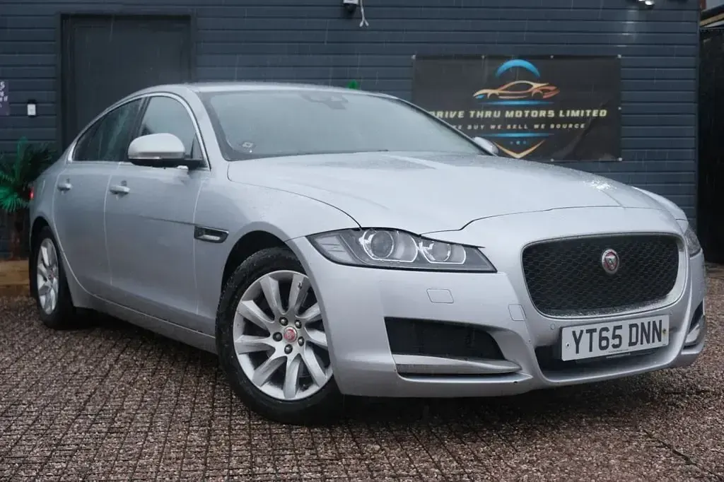 Usado Jaguar XF Prestige 163 HP (119 kW) 2015 Prateado Sedan