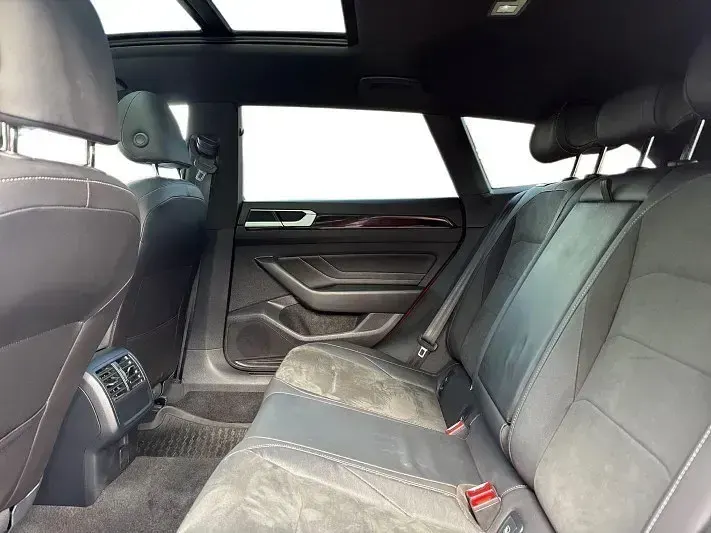 Second-hand VW Arteon R-line 218 CP (160 kW) 2023 Roșu Hatchback