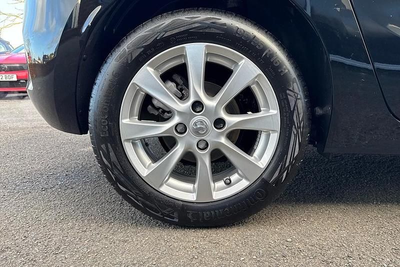 Used Vauxhall Corsa Design Edition 100 HP (73 kW) 2023 Black Hatchback