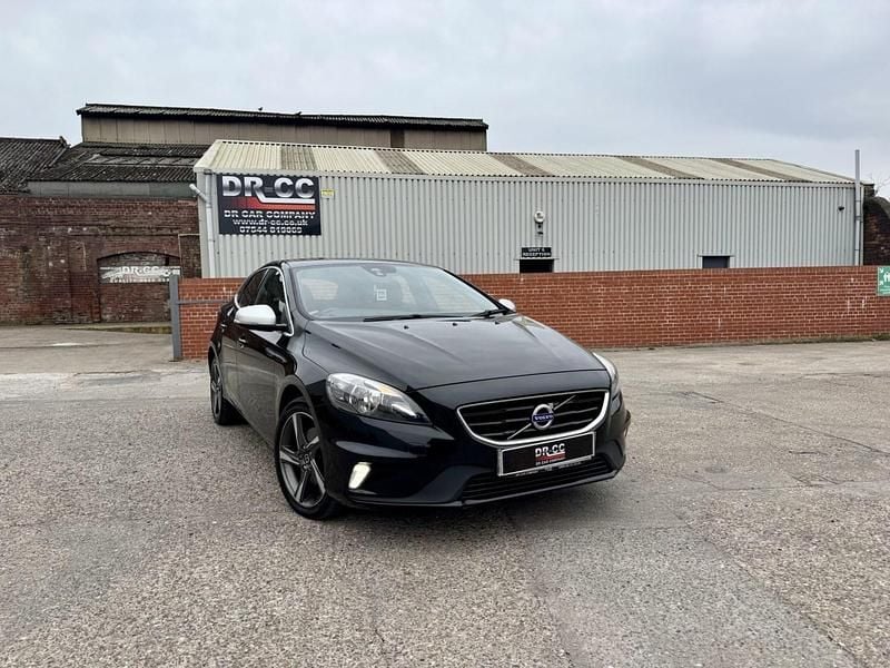 Used Volvo V40 R-Design 120 HP (88 kW) 2016 Black Hatchback