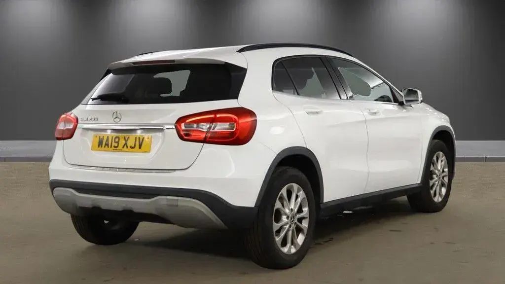 Used Mercedes GLA200 SE 156 HP (114 kW) 2019 White SUV
