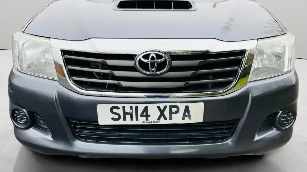 Used Toyota HiLux Active 144 HP (105 kW) 2014 Grey Pickup