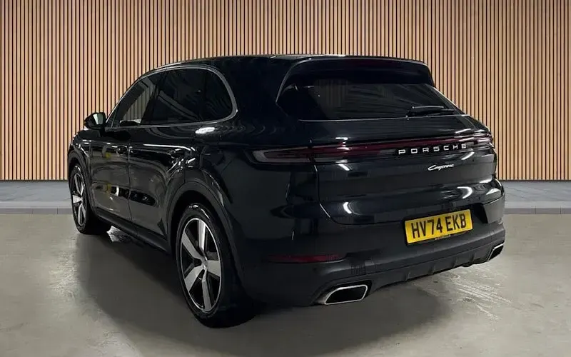 Used Porsche Cayenne 470 HP (345 kW) 2024 Chromite black SUV