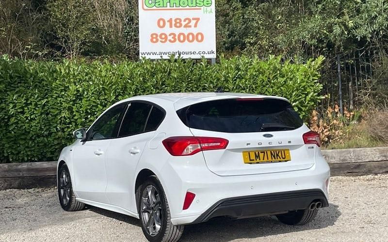 Used Ford Focus ST-Line 125 HP (91 kW) 2021 White Hatchback