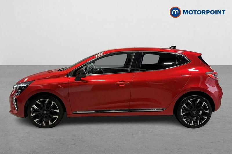 Used Renault Clio V Techno 90 HP (66 kW) 2024 Red Hatchback
