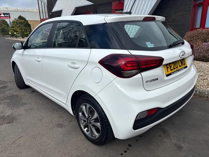 Used Hyundai i20 SE 84 HP (61 kW) 2020 White Hatchback