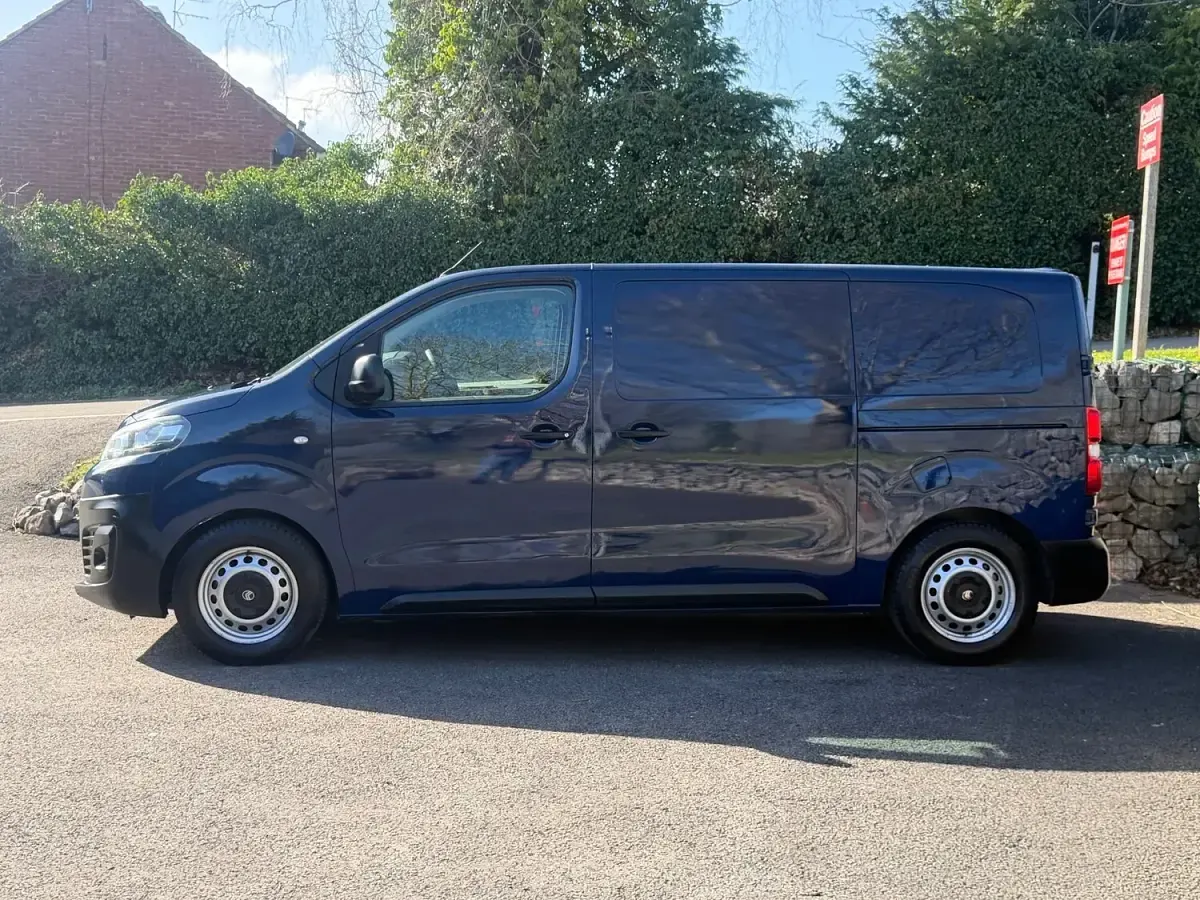 Used Citroën Dispatch 2018 Imperial blue MPV