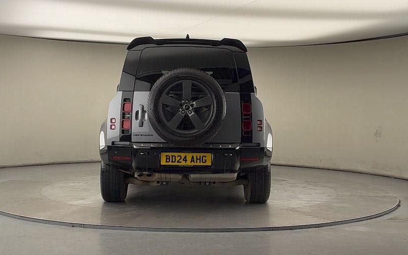 Used Land Rover Defender HSE Dynamic 300 HP (220 kW) 2024 Eiger grey SUV