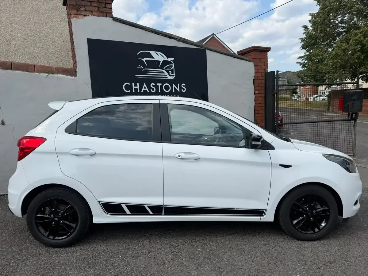 Used Ford Ka Plus Zetec 85 HP (62 kW) 2018 White Hatchback