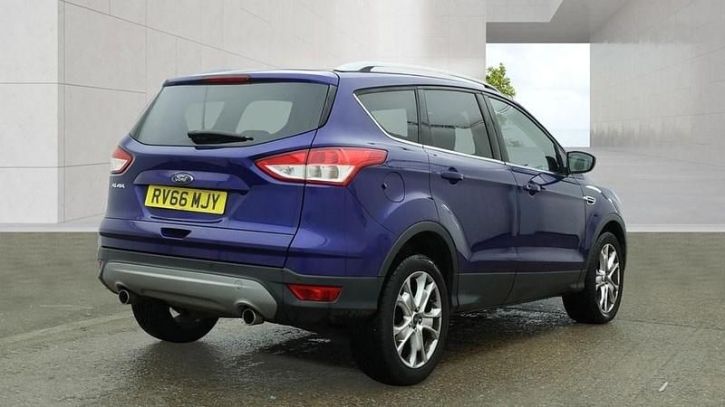 Used Ford Kuga Zetec 150 HP (110 kW) 2016 Impact blue pearl SUV