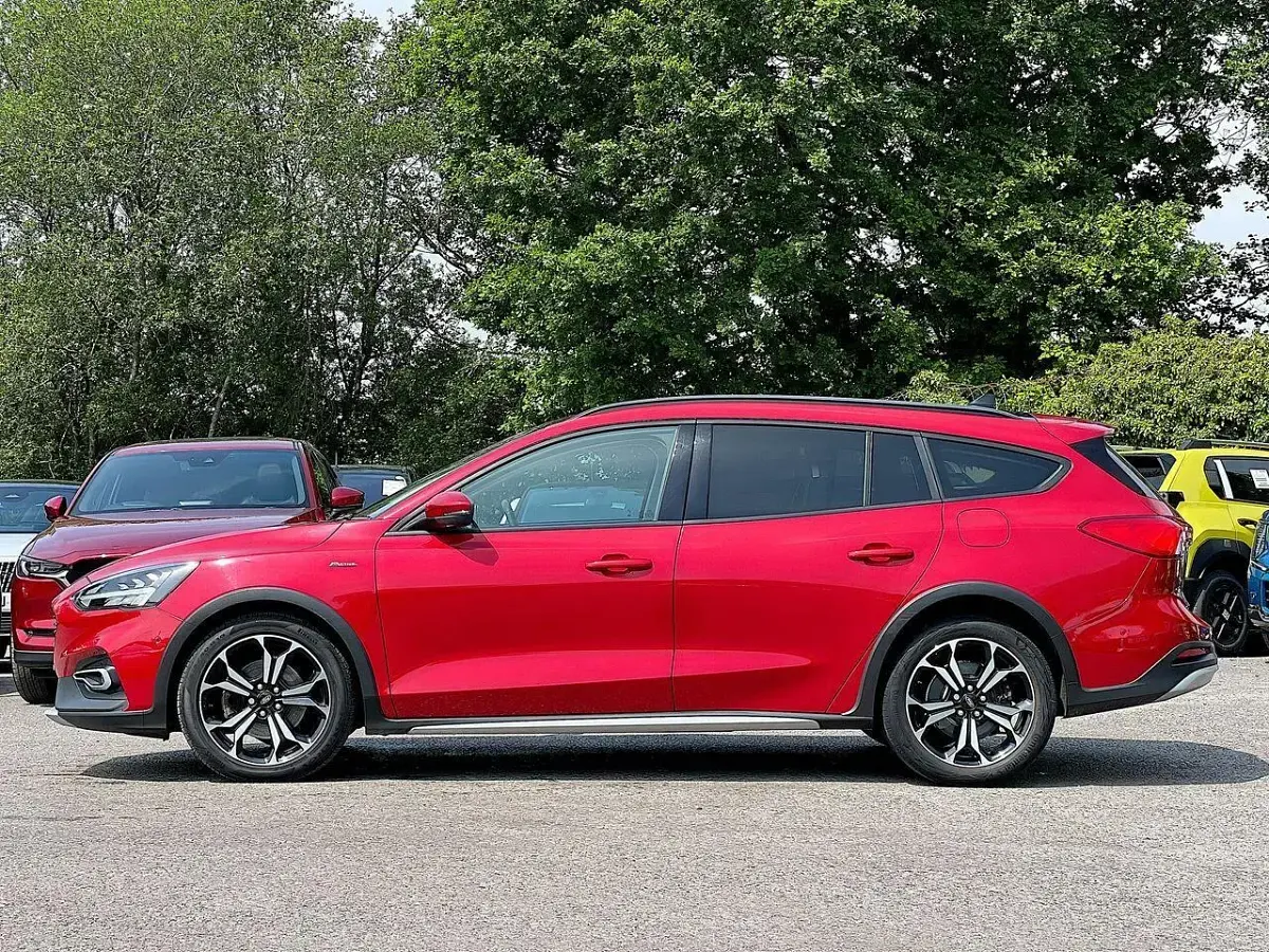 Begagnad Ford Focus Active X 118 HK (86 kW) 2020 Röd Kombi
