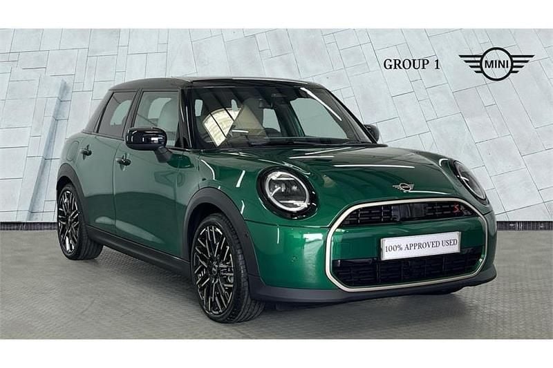 Green New 2025 Mini Cooper Exclusive Hatchback | £29,990 (Good price) - Image 1/4
