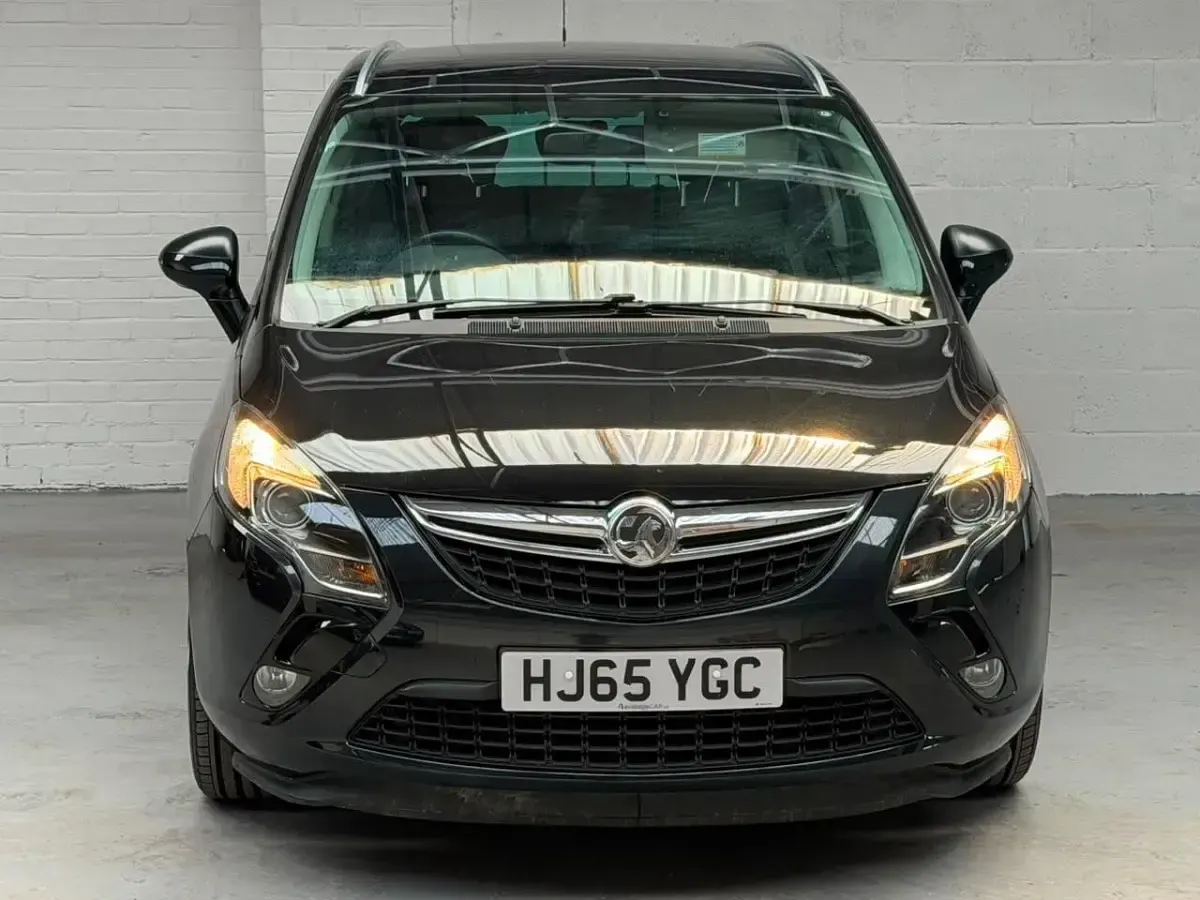 Used Vauxhall Zafira SRi 140 HP (102 kW) 2015 Black MPV