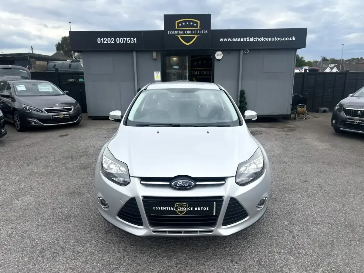 Używany Ford Focus Zetec 2012 Srebrny Hatchback