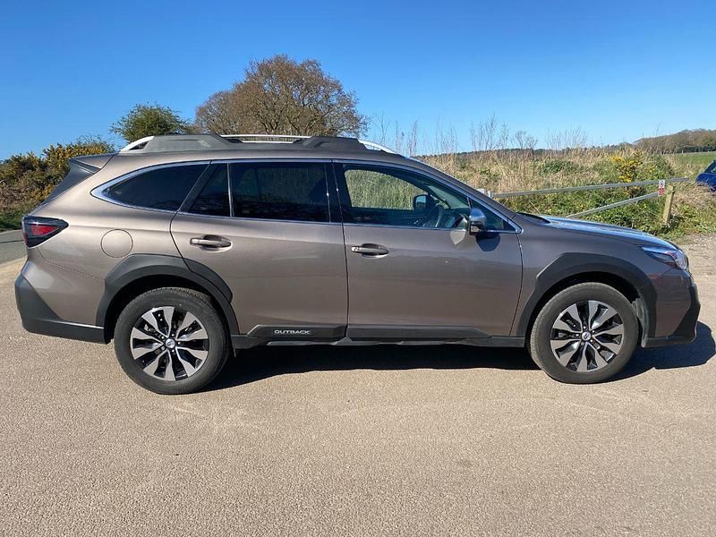 Używany Subaru Outback 169 KM (124 kW) 2023 Złoty SUV