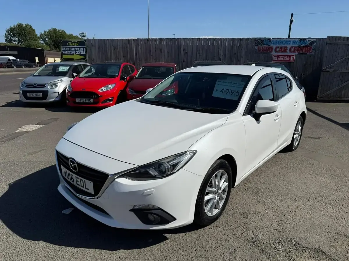 Used Mazda 3 105 HP (77 kW) 2016 White Hatchback