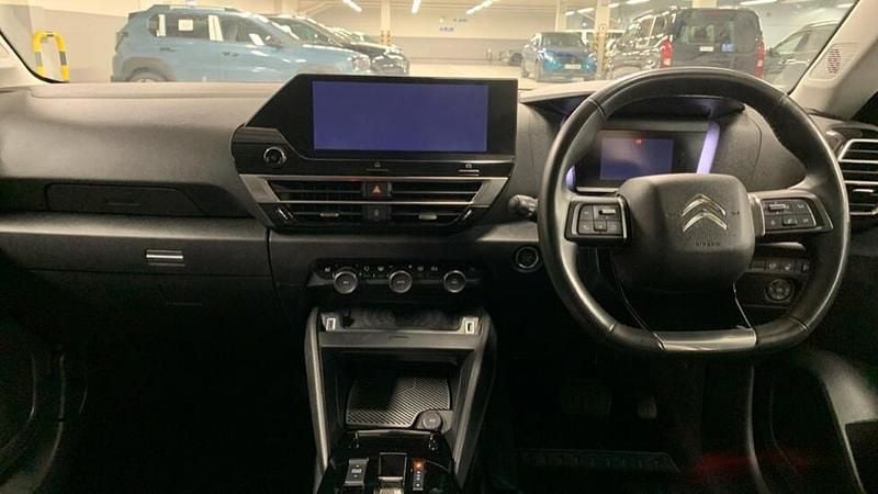 Begagnad Citroën e-C4 98 kW (134 HK) 2024 Vit Halvkombi