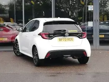 Used Toyota Yaris Design 116 HP (85 kW) 2022 White Hatchback