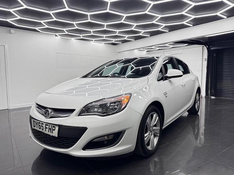 Used Vauxhall Astra SRi 2015 White Hatchback