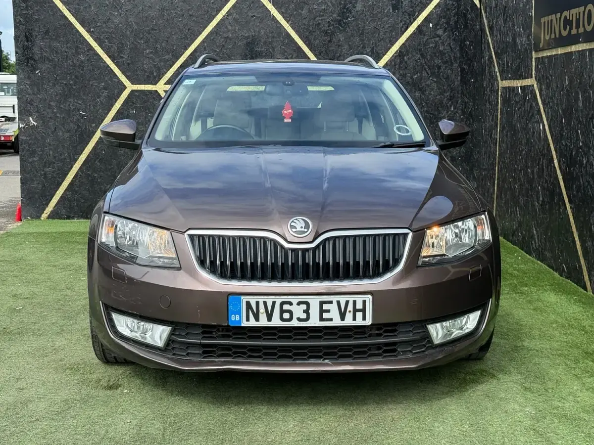 Used Skoda Octavia Elegance 147 HP (108 kW) 2013 Brown Estate