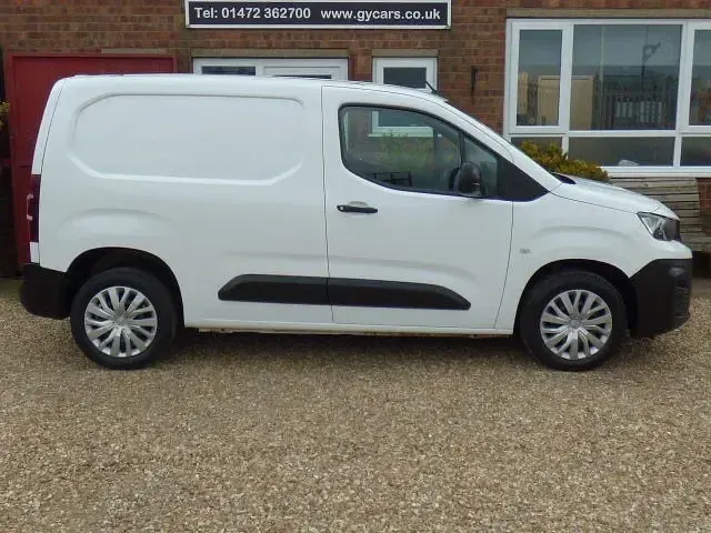 Used Peugeot Partner 131 HP (96 kW) 2020 White MPV