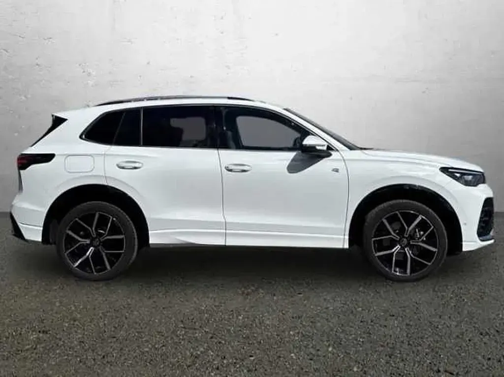 Second-hand VW Tiguan R-line 204 CP (150 kW) 2024 Alb SUV