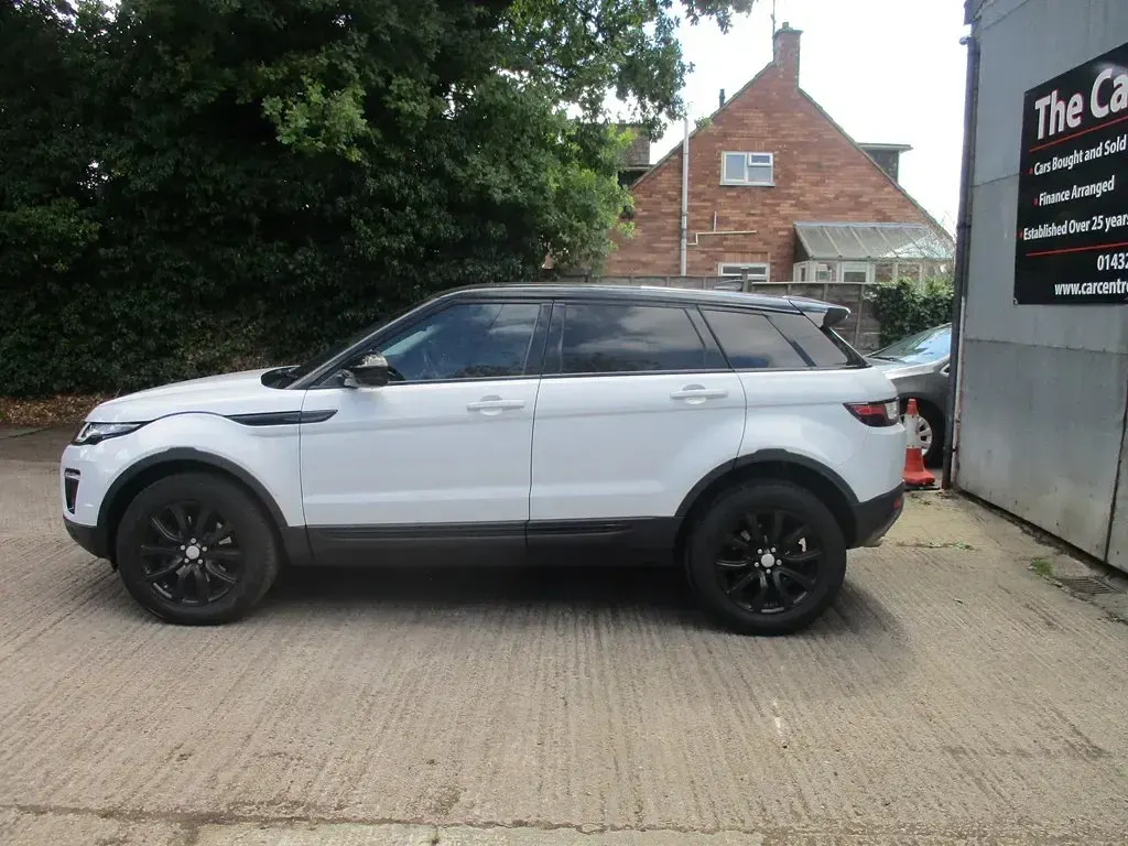 Used Land Rover Range Rover evoque SE 2017 White SUV