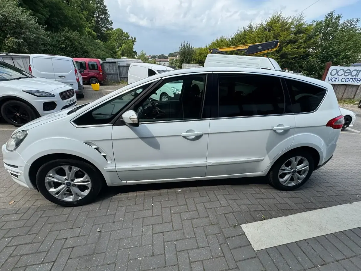 Used Ford S-MAX Titanium 163 HP (119 kW) 2014 White MPV