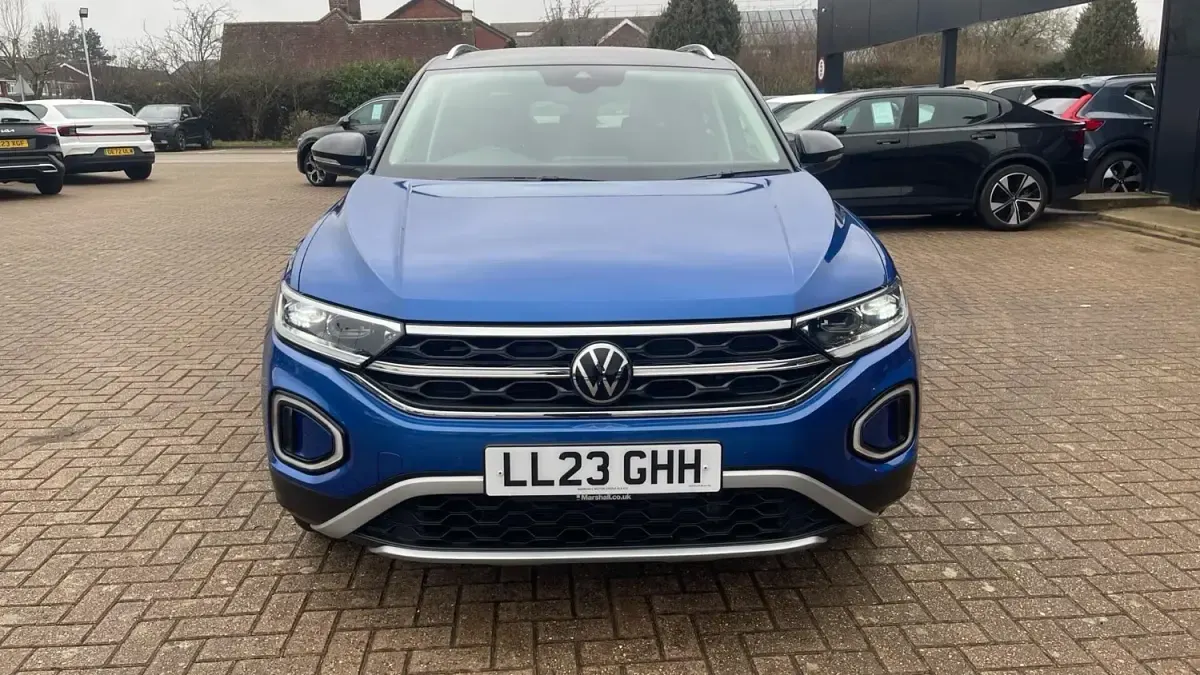 Usado VW T-Roc Style 110 CV (80 kW) 2023 Azul SUV
