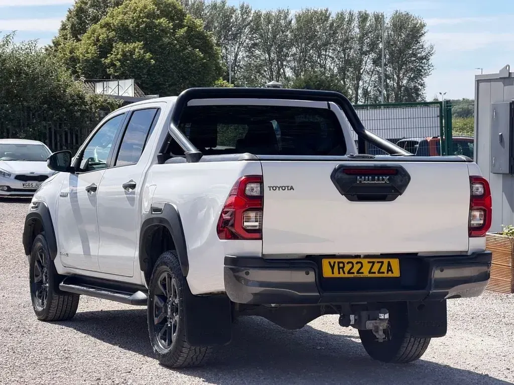 Used Toyota HiLux 204 HP (150 kW) 2022 White Pickup