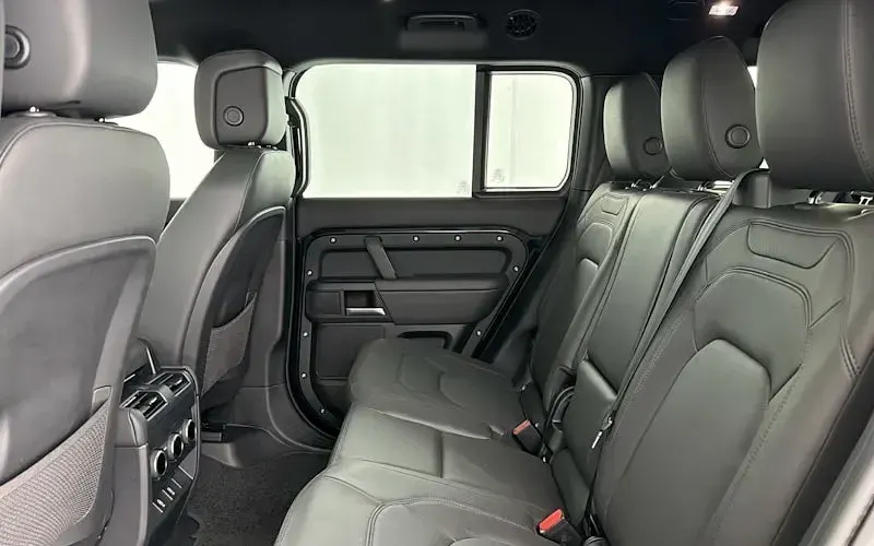 Used Land Rover Defender HSE Dynamic 349 HP (256 kW) 2025 SUV