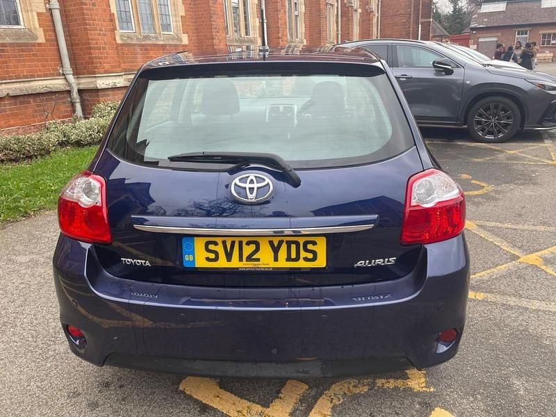 Used Toyota Auris 132 HP (97 kW) 2012 Blue Hatchback