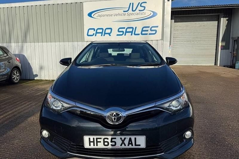 Used 2015 Toyota Auris Business Edition | £4,450 (Good price) - Image 1/1