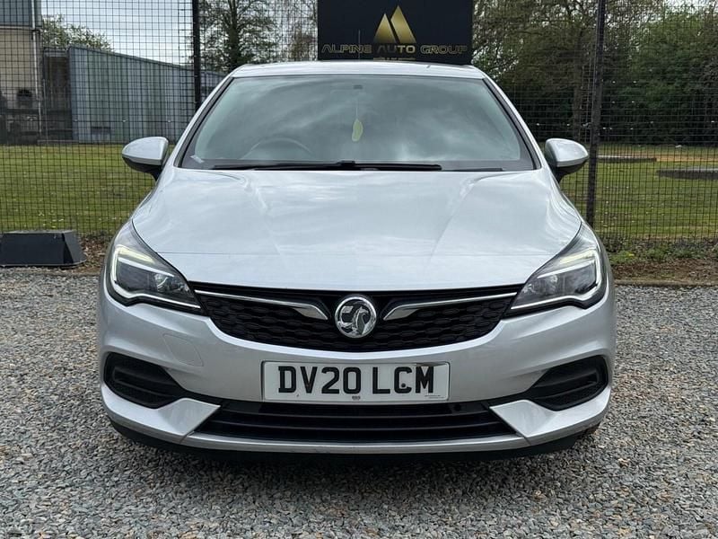Second-hand Vauxhall Astra Business Edition 105 CP (77 kW) 2020 Argintiu Hatchback