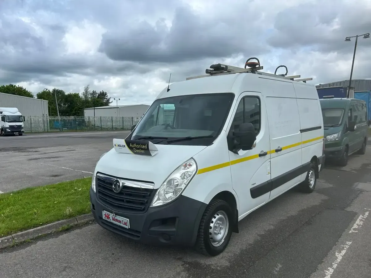 Used Vauxhall Movano 130 HP (95 kW) 2017 White MPV